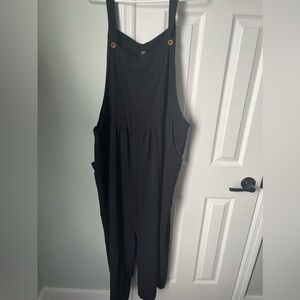 NWOT Women’s Emory Rose Jumper
Size 3xl